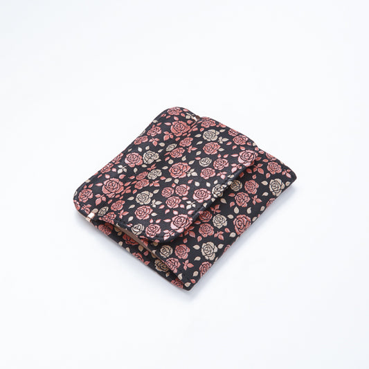 印傳屋 No. 8411 小銭入G ［かぐわ］ 9.7×10.5×1.5cm コインケース 黒