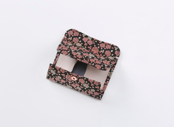印傳屋 No. 8411 小銭入G ［かぐわ］ 9.7×10.5×1.5cm コインケース 黒