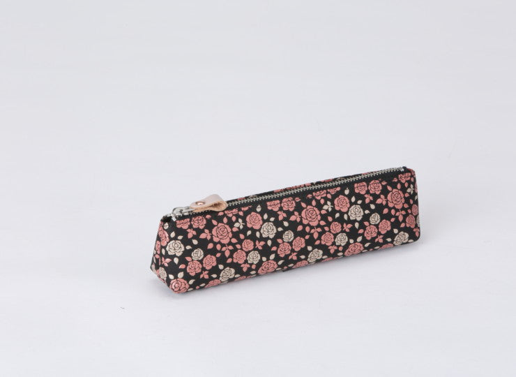 印傳屋 No. 8413 ペンケースＡ ［かぐわ］ 4×18×3.5cm 筆箱 薔薇 花柄